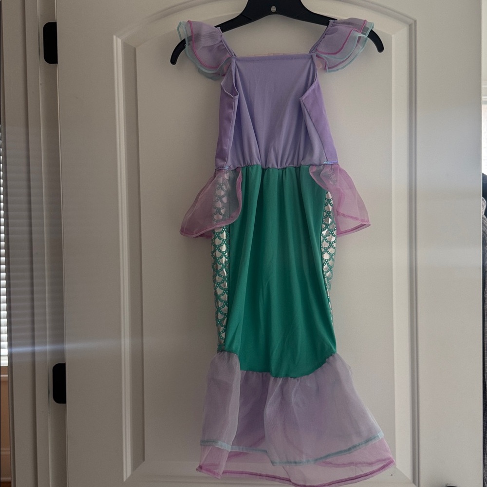 Little Mermaid costume/dress up, size 4-6 - Picture 4 of 4